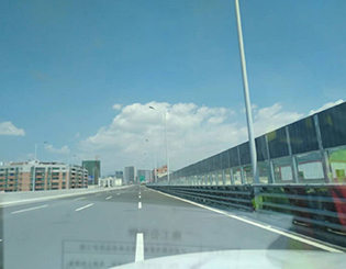 福建厦漳高速桥梁声屏障项目图片3